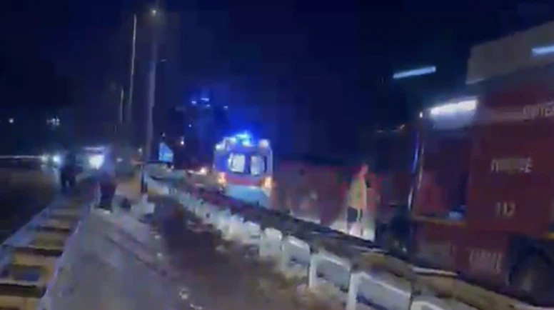 Otomobil Bariyerlere Çarpıp Devrildi: 1 Yaralı