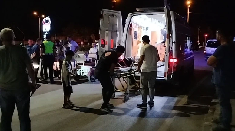 Çorum’da Kavşakta Korkutan Kaza! 2’si Çocuk 3 Kişi Yaralandı