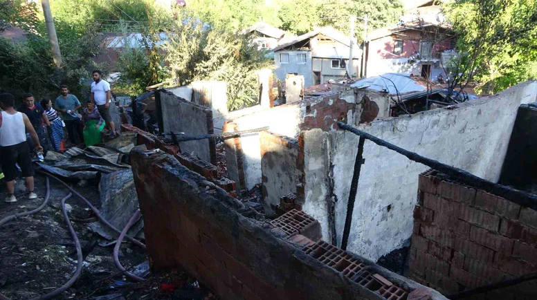 Korkutan Yangın: Piknik Tüpleri Bomba Gibi Patladı
