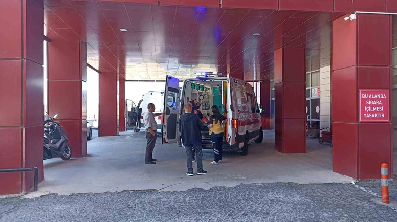Otomobil Şarampole Devrildi: Aynı Aileden 1 Ölü, 3 Yaralı