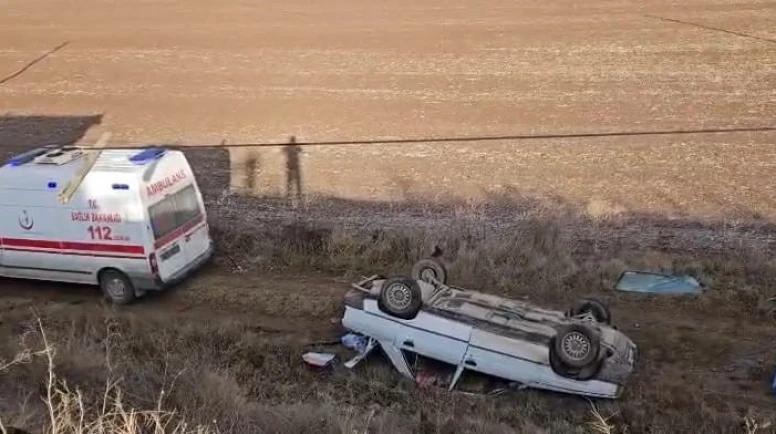 Çorum’da otomobil tarlaya uçtu: 2 yaralı