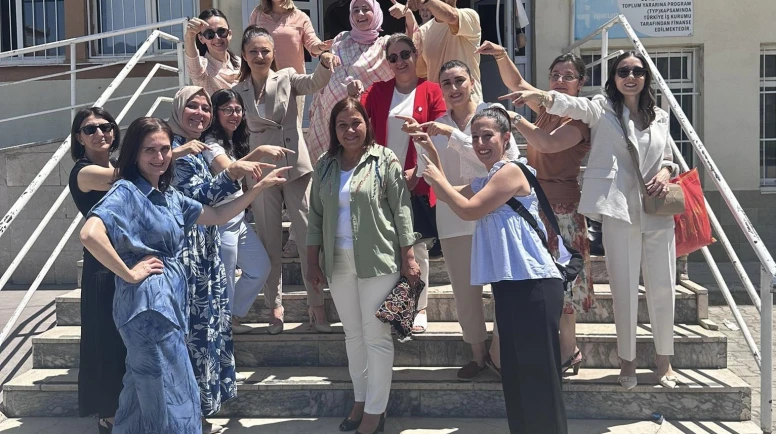 42 yıllık öğretmene duygulandıran veda: "İyi ki öğretmen olmuşum"