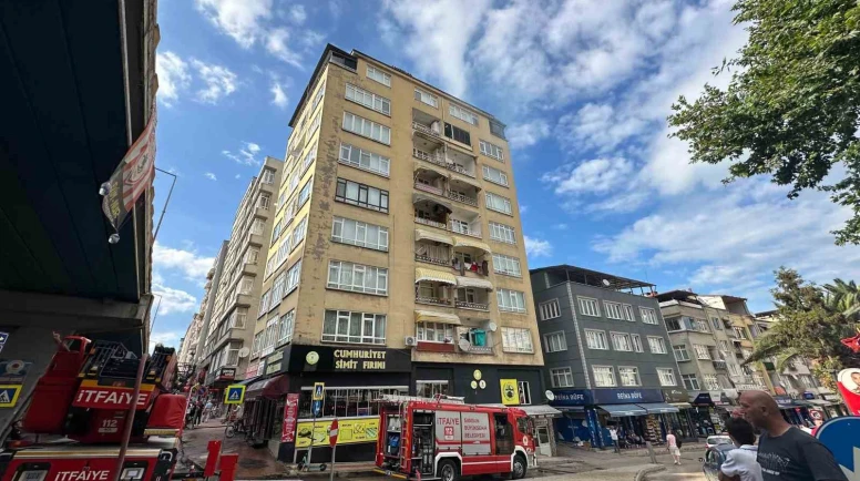 9 katlı binanın çatı katında yangın paniği