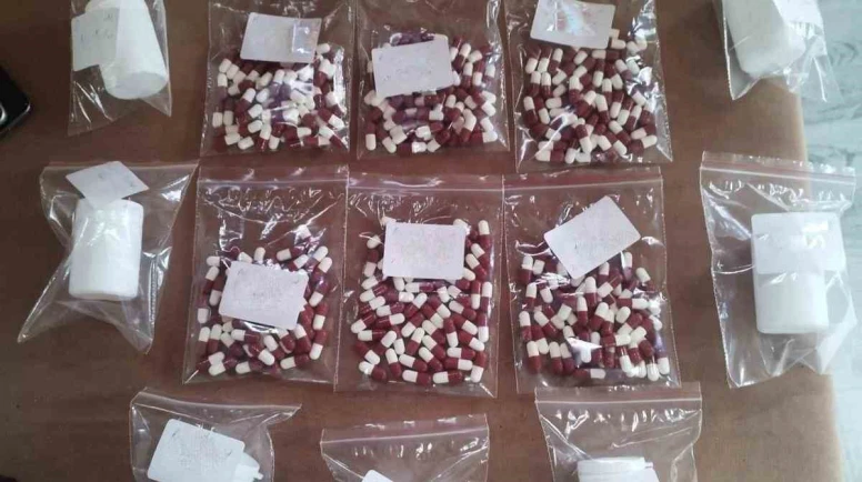Cips paketinden uyuşturucu çıktı, silahlar ele geçirildi