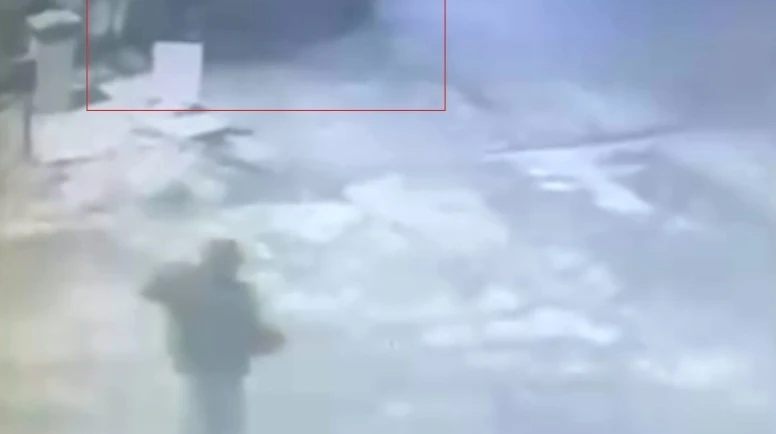 Beton bariyere çarpan otomobil kazası