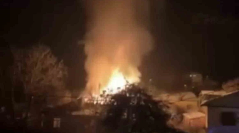 Alevler geceyi aydınlattı