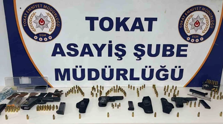 Polis delil aradı, cephanelik buldu