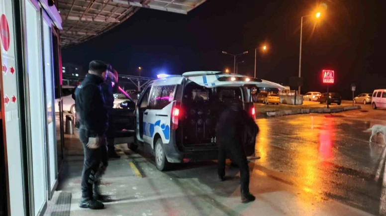 Husumetli iki grup arasında kavga: 3 yaralı