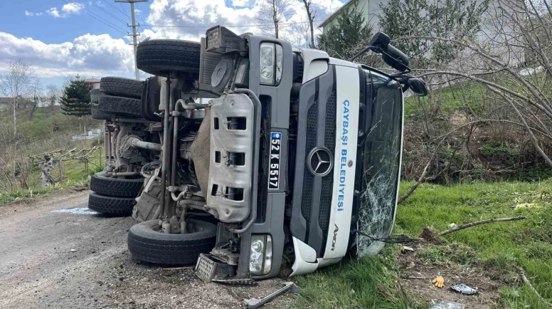 Beton mikseri devrildi: 1 yaralı