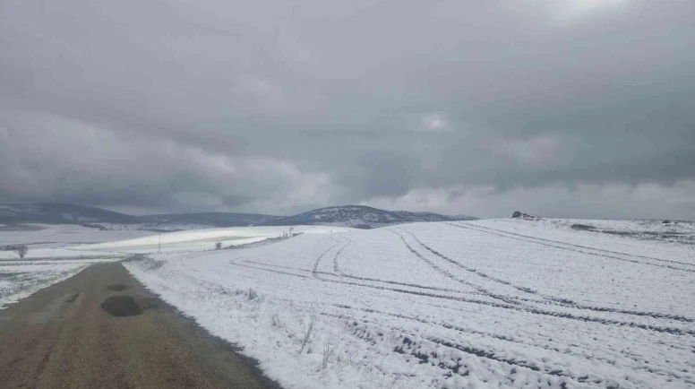 Çorum’da yüksek rakımlı bölgeler beyaza büründü