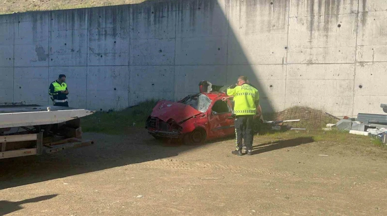 Virajı alamayan otomobil bahçeye uçtu: 1 yaralı