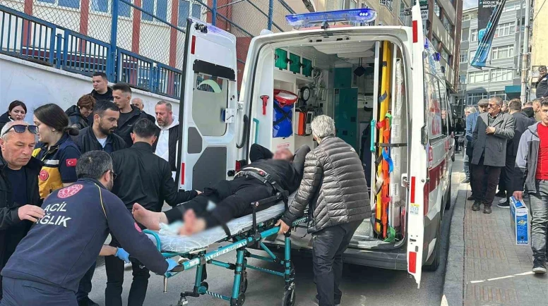 Okul önünde silahlı saldırı: 2 yaralı