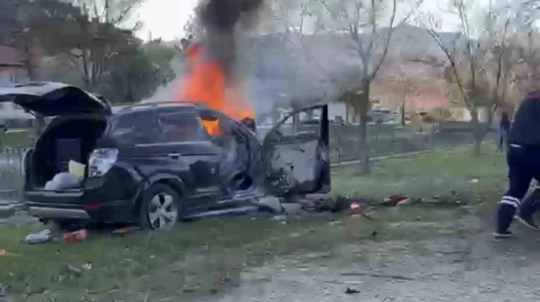 Ağaca çarpan cip yandı: 1 ölü, 2 yaralı