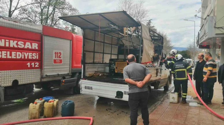 Jeneratörden çıkan kıvılcım aracı yaktı