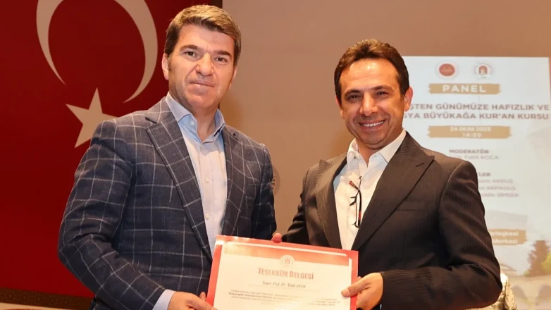 Vali Önder Bakan “Hafızlık ve Büyükağa Kur’an Kursu” Paneline Katıldı