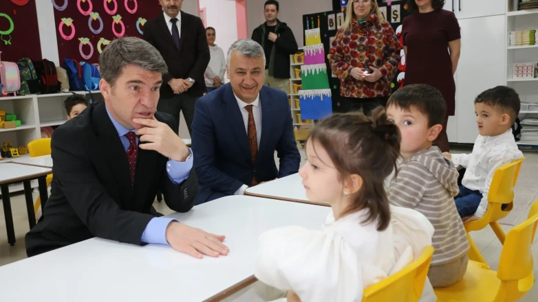 Vali Önder Bakan’dan Minik Öğrencilere Ziyaret: Eğitim Faaliyetlerini Yerinde İnceledi