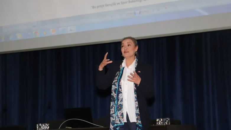 Sesin Gücüyle Yolculuk: Amasya Üniversitesi’nde Fulya Ergüneş ile İlham Veren Söyleşi