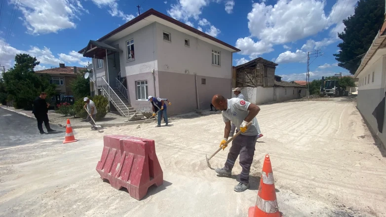 Suluova Belediyesi, Yenidoğan Mahallesi Bayram Sokak’ta Kilit Parke Yenileme Çalışması Başlattı