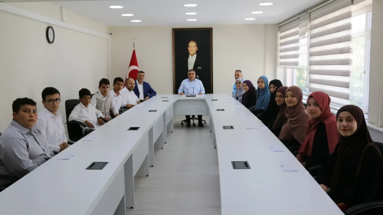 Hafız Öğrencilerden Kaymakam Karaaslan’a Ziyaret