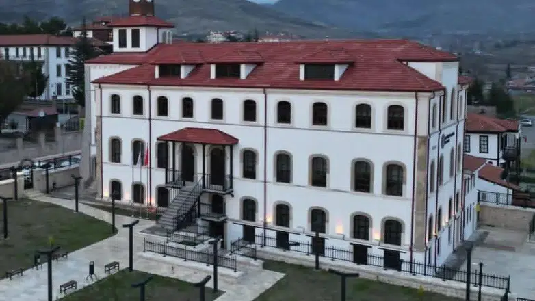 Merzifon Kütüphanesinden Bayram Mesaisi Düzenlemesi