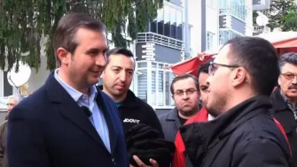 Semt Pazarında AK Parti Heyeti