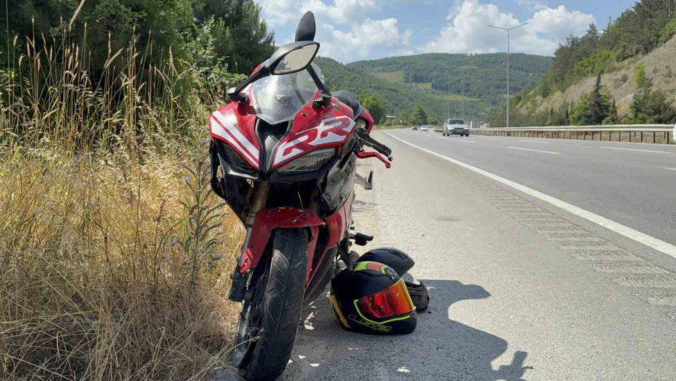 Motosiklet Tıra Çarptı: 2 Genç Yaralandı
