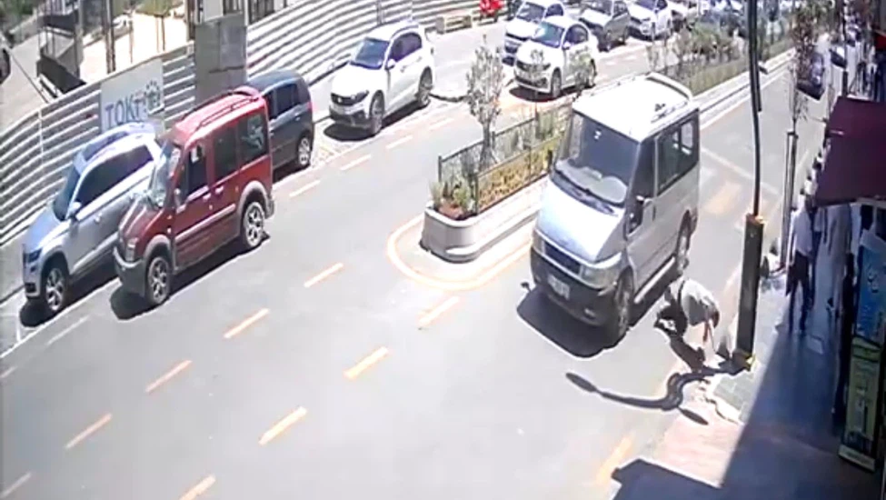 Yayaya Araç Çarptı: Kaza Anı Kamerada