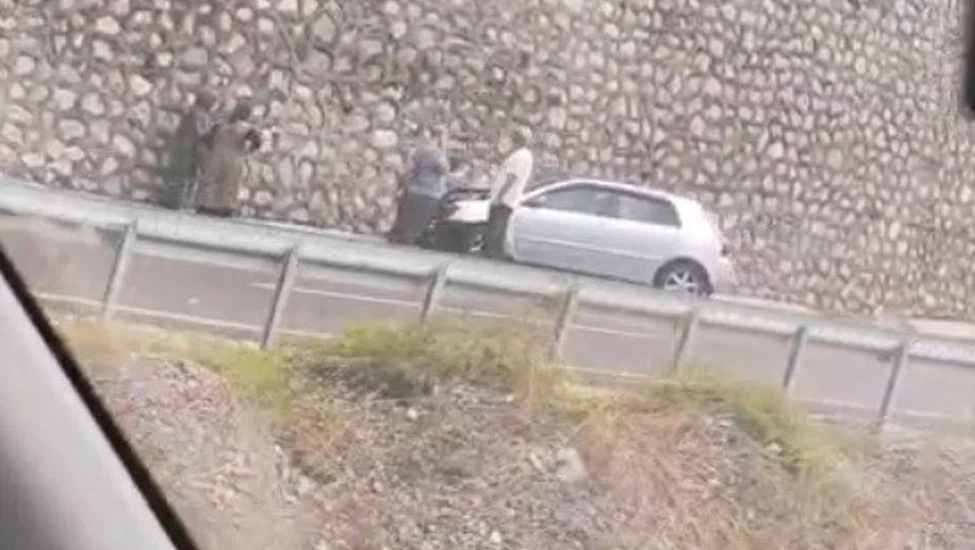 Otomobil Bariyer ve Duvara Çarptı: 1 Yaralı