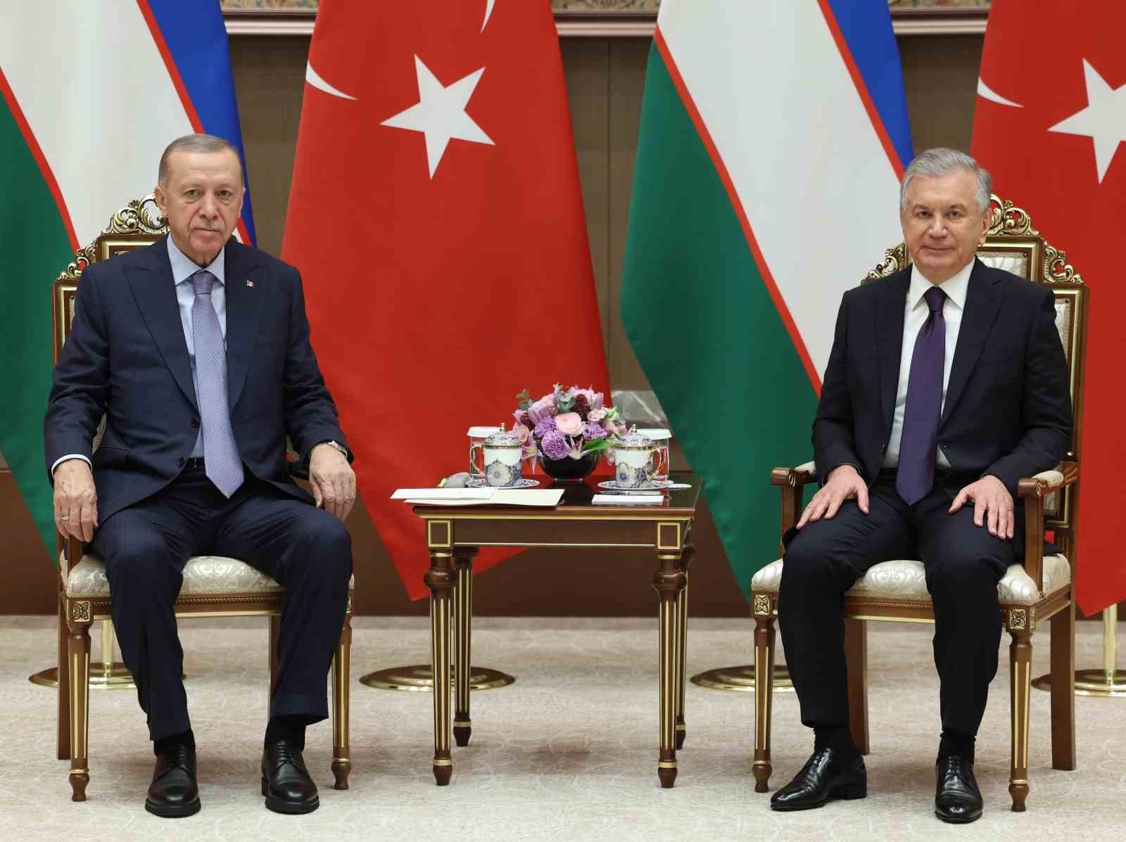 2023/11/cumhurbaskani-erdogan-ozbekistanli-mevkidasi-mirziyoyev-ile-gorustu-20231109AW07-1.jpg