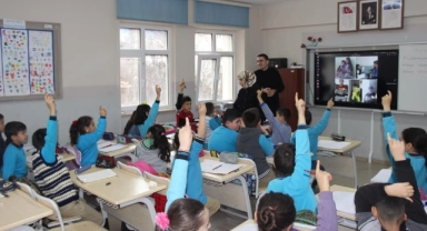 Kaymakam Şendur, öğrencilerle bir araya geldi