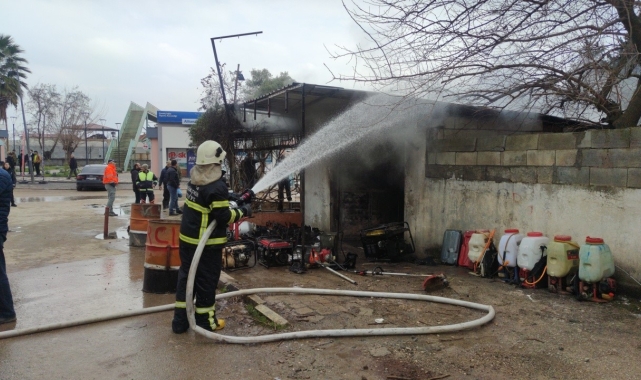 Sobaya yanlışlıkla dökülen benzin iş yerini küle çevirdi