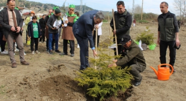 Taşova'da Fidanlar Toprakla Buluşturuldu
