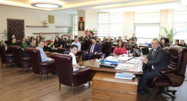 Başarılı Sporcuları Makamında Misafir Etti