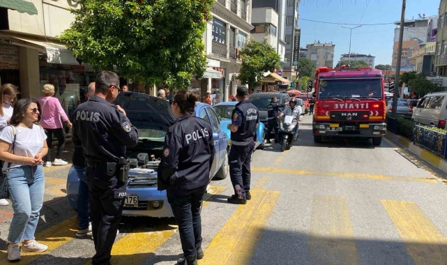 Otomobilin elektrik aksamından çıkan yangın panikletti