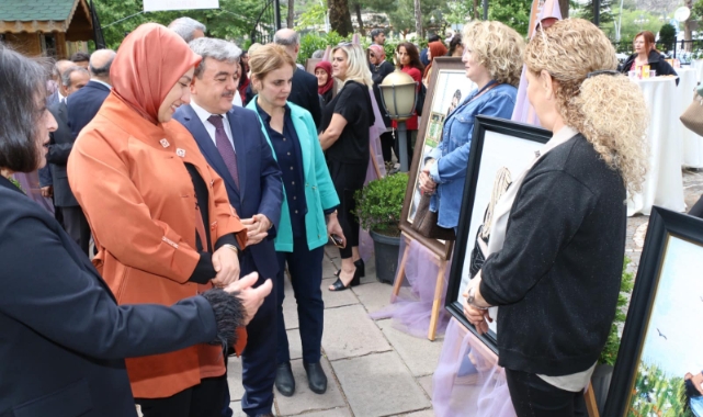 Anne Çocuk Sevgisi Temalı Resim Sergisi Düzenlendi