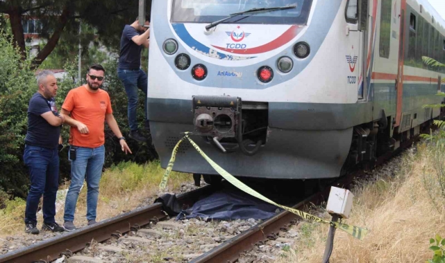 Karşıya geçmek isteyen yaşlı kadın trenin altında kaldı