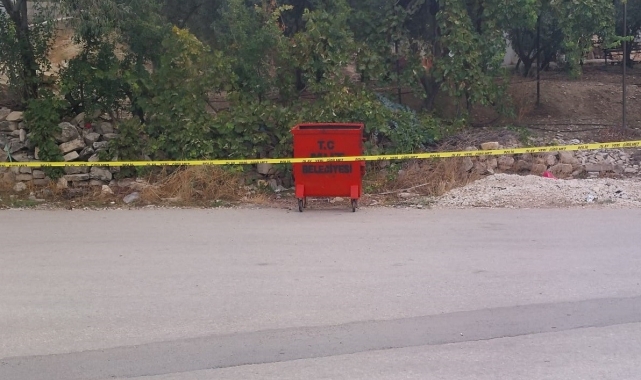 Çöpe atılan poşetten bebek cesedi çıktı