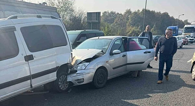 Anadolu Otoyolu'nda zincirleme kaza: 7 araç birbirine girdi, 4 yaralı