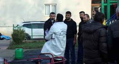 Çocuk parkında başından vurulmuş halde ölü bulundu