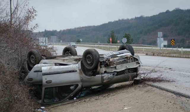 Amasya'da otomobil takla attı: 1'i ağır 3 yaralı