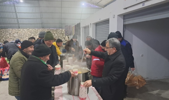 Semt pazarında çorba ikramı