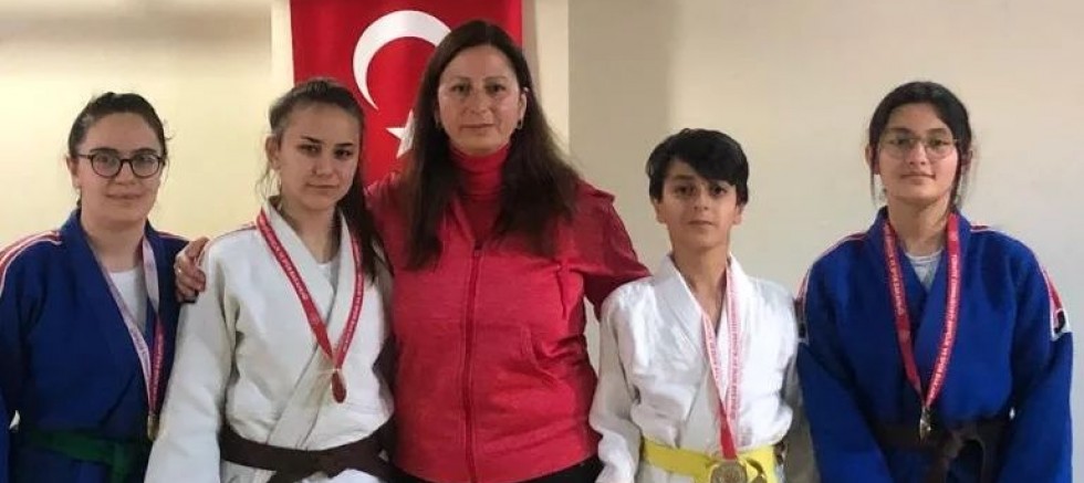 HÖKELEK’İN ÖĞRENCİLERİ GRUPLARDA