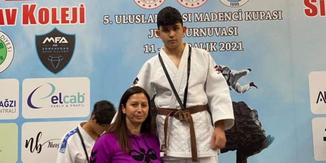 HÖKELEK YİNE ŞAŞIRTMADI