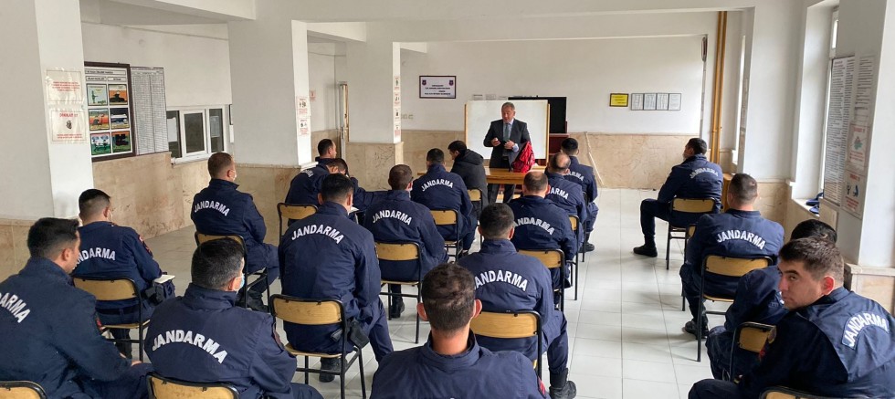 JANDARMA PERSONELİNE TEMEL AFET VE FARKINDALIK EĞİTİMİ VERİLDİ
