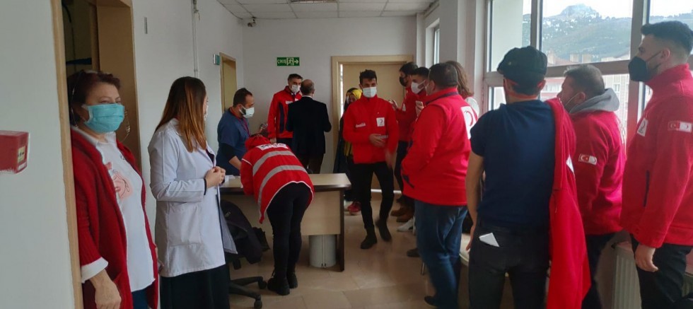 KIZILAY AİLESİ HATIRLATMA AŞILARINI OLDU