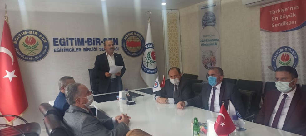 “MESLEK KANUNU, ÖĞRETMENE DESTEK KANUNU OLMALI”