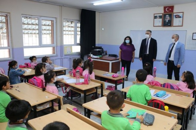 MÜDÜR COŞKUN OKUL ZİYARETLERİNDE