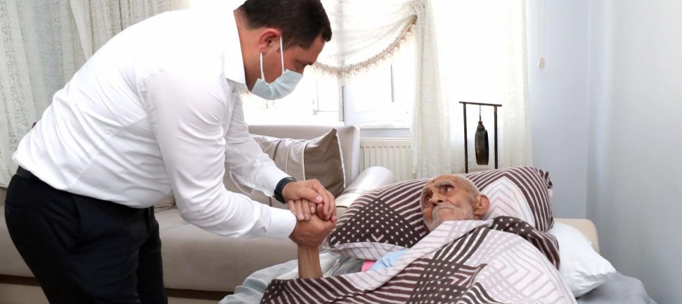 ŞEHİT BABASINA GEÇMİŞ OLSUN ZİYARETİ