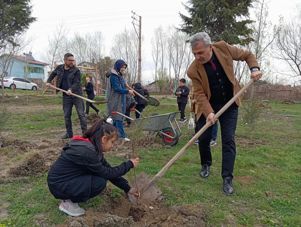 Şeker İlkokulu’ndan Doğaya Nefes: Öğrenciler Fidan Dikti 2