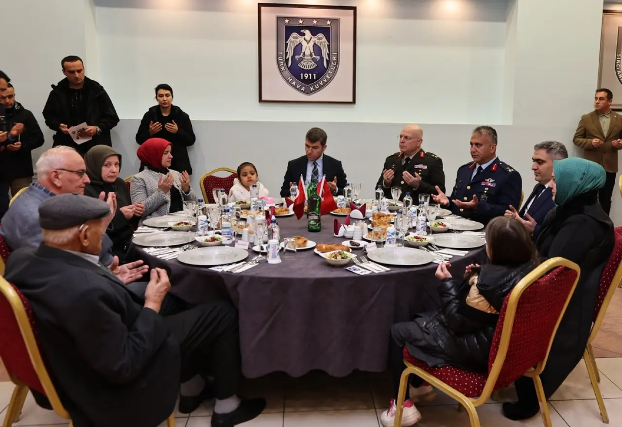 Vali Bakan Toplumun Her Kesimiyle İftarda Buluştu 1